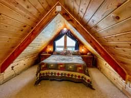 Freshly remodeled Moose Cabin- Hot tub + firepit - Image 5