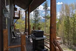 Glacial boulder cabin with panoramic mountain view - Image 3
