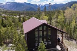 Glacial boulder cabin with panoramic mountain view - Image 4