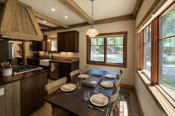 Lakeside luxury mountain getaway - Image 3