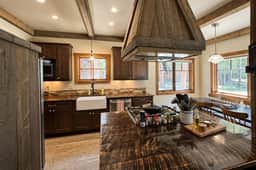 Lakeside luxury mountain getaway - Image 4
