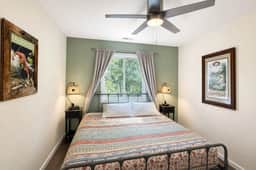 Luxury downtown Apartment with Grand Lake views - Image 4