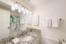 Luxury downtown Apartment with Grand Lake views - Image 5