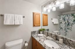 Studio apartment, heart of Grand Lake, Lake views - Image 4