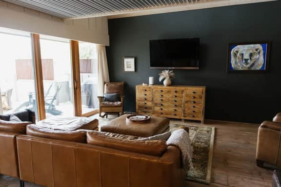 Downtown luxury retreat, Lake and MTN views, Yoga - Image 3