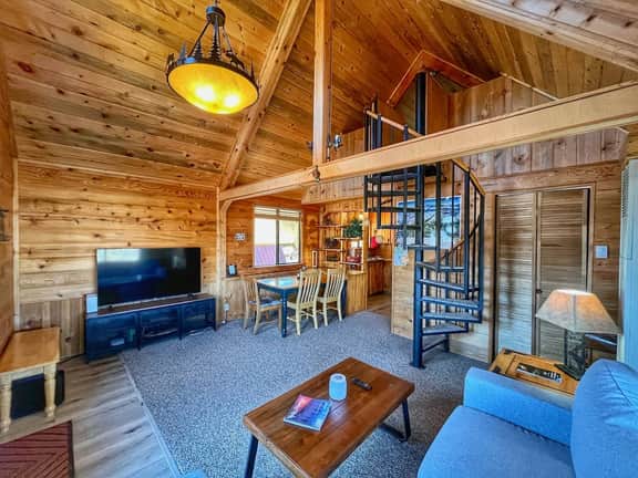 Freshly remodeled Moose Cabin- Hot tub + firepit - Image 2