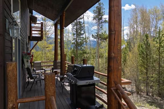 Glacial boulder cabin with panoramic mountain view - Image 3