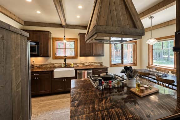 Lakeside luxury mountain getaway - Image 4