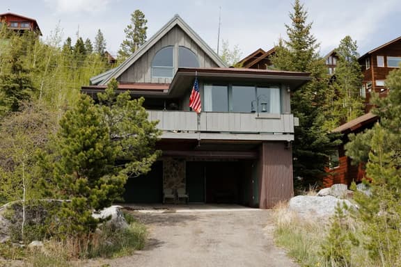 Downtown luxury retreat, Lake and MTN views, Yoga - Image 1