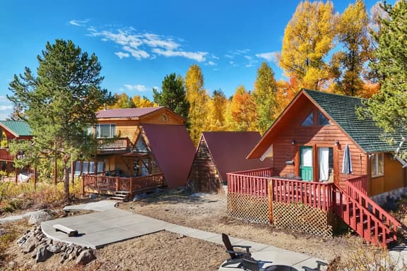 Freshly remodeled Moose Cabin- Hot tub + firepit - Image 1