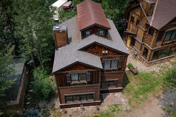 Lakeside luxury mountain getaway - Image 1