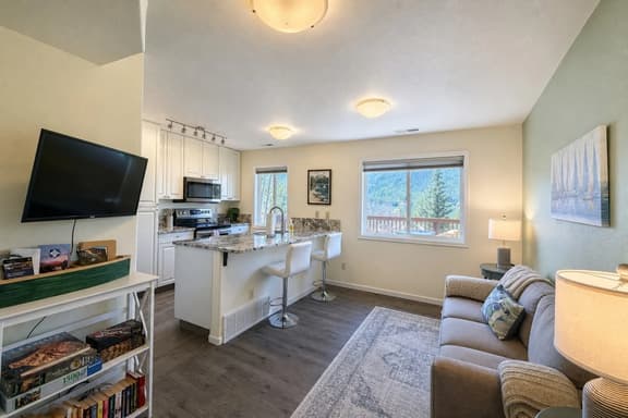 Luxury downtown Apartment with Grand Lake views - Image 1