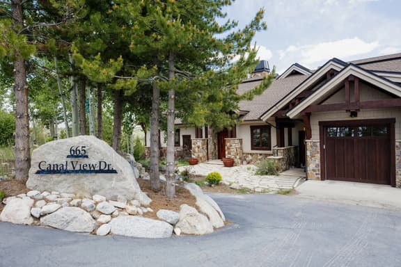 Luxury villa w/ lake+mtn views+private theatre! - Image 1